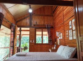 Tay Na Bon Homestay & Travel, ξενοδοχείο σε Làng Lap
