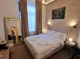 Luna Hotel