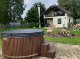 Laukakmeņu oāze - holiday house with sauna and hot tub