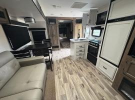 Gibsons Creek RV Resort and Campground, hotel di Gibsons