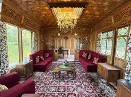 Lord Palace Houseboat