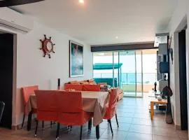 Departamento con vista al mar, piscina, jacuzzi y área BBQ