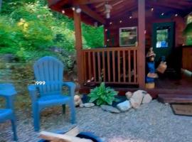 Cosby में, होटल Little Bear Tiny Cabin