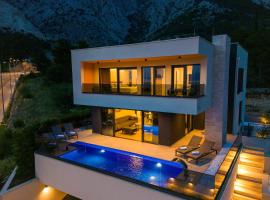Luxury Villa Sirius, ξενοδοχείο σε Bast