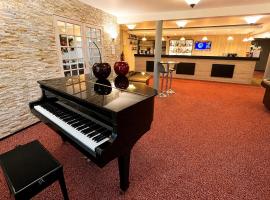 Logis Hotel Altina, hotel v destinácii Pacy-sur-Eure