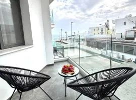 Sea View 2-bedroom Apartment in Paphos Port