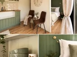 Everwood Escape- The Willow Hut With Private Wood Burning Hot Tub