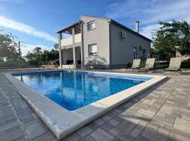 Apartment Cherry Garden, отель в Задаре