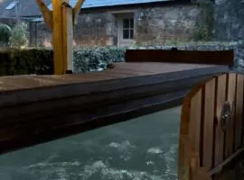 Historic Stone Cottage at Legan Castle Farmhouse with Hot Tub