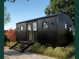 Everwood Escape - The Hawthorn Hut with wood burning private hot tub
