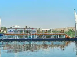 sailing boat luxury Dahabiya on the Nile