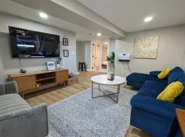 Modern Guest Suite amazing location with hot tub