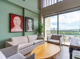 Stylish Duplex Loft - Panoramic Rooftop Pool