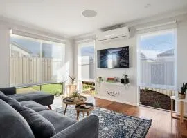Baldivis Home Close to IGA, CAFE, Restaurants, 15 mins to beach