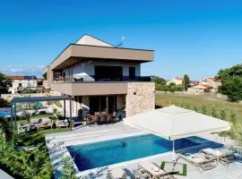 Holiday house with a swimming pool Marcana - 26968