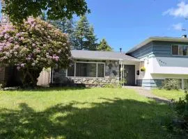 Oakridge Family Retreat - Spacious -Free Parking- Garden - Near Skytrain& YVR