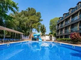 Aperion Beach Hotel Side