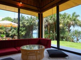泊まれるアートミュージアム 琉球ヴィラ, Hotel in Tatsugo