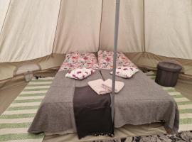 Sunset Glamping - luksustelttamajoitus PowerParkin lähellä – hotel w mieście Voltti