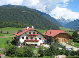 Ferienwohnungen Färberhof Urlaub auf dem Bauernhof, hotell i Valdaora