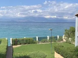 Aristonafton Seafront maisonette