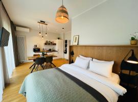 Nice Albatross apartment with a balcony by the sea, hotel u gradu Ķesterciems