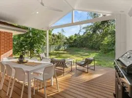 4 Bedrooms, Spacious Backyard, Fireplace, Walk to Beach - February treat - Book 3 nights, pay for only 2