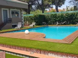 Espaciosa villa con piscina, ideal para relajarse en familia