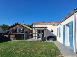 Maison familiale avec piscine, calme absolu à 25 min de La Rochelle