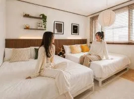 Yong Stay Retreat 4 min to Subway near KSPO
