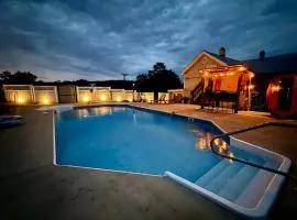 Private Pool HotTub Sauna Wineries Hikes