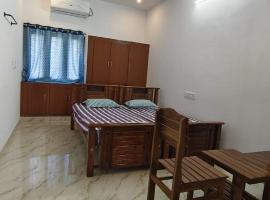Santha Residency, hotel sa Ambātturai