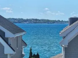 Coastal Stay 2 Modern Ocean View Apartments Walk to Beach 4 Free Parking Spaces