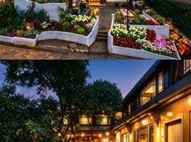 The Panorama Designer Villa & Cafe - Chinese Naxi Style Courtyard - Lijang Ancient Town Branch - Tickets Reservation Service