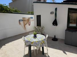 Monolocale I Delfini, hotel Mondell&oacute;ban