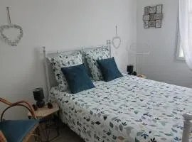 30 mn Plages Les Sorbiers Chambre 1