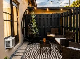 Private 1BR Apt, with Patio and Free Parking