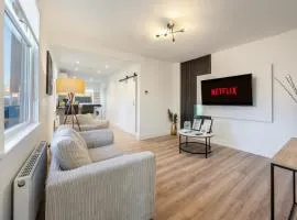 Spacious 3 Bedroom House Sleeping 6, Perfect for Families, Contractors & Group Stays