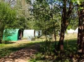 Battle Pods and Bells Glamping, hotel in Battle
