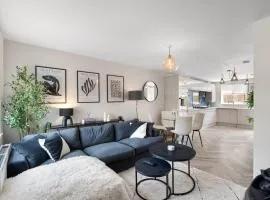 Luxury Hertford Stay, Sleeps 6, Parking for 2 Cars