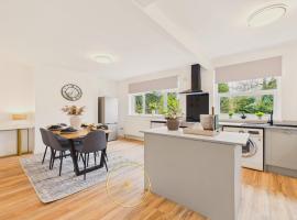 Spacious 3BR House | Parking | Sleeps 6, hotelli kohteessa Leicester