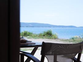 Evi's House, hotel a Candia