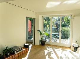 Bright Garden Apartment near Art Basel, Hotel in Basel