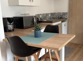 Studio avec extérieur, Hotel in Saran