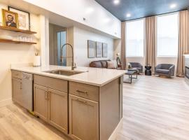 Boutique 1BR Condo - Walk to Memorial Stadium - Historic Hayward Place, khách sạn ở Lincoln