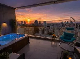 פנינת הים בנתניה דירה מיוחדת במגדל השקיעה - חוויה מעל כולם