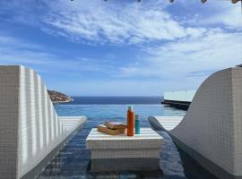 Aqua Blue Villa, hotel di Amoopi