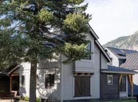 Academy Place | Mariposa