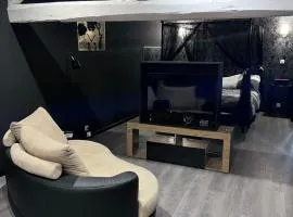 Sensual Accommodation with Whirlpool Bath & Muted Atmosphere