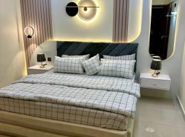 Designer 1BR & 2BR Apartment in DHA With TV & AC, hotel din Karachi